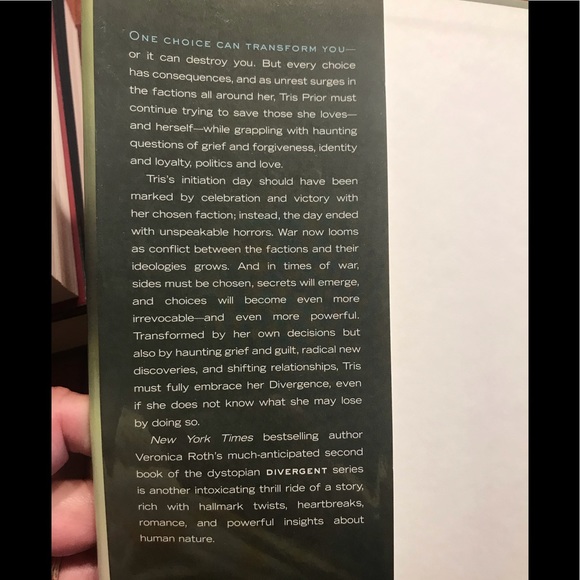 Like new. Hardback Book. “Insurgent” by Veronica Roth. Author of Divergent. - Picture 3 of 4